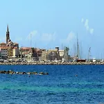 Seaside Comfort In The Heart Of